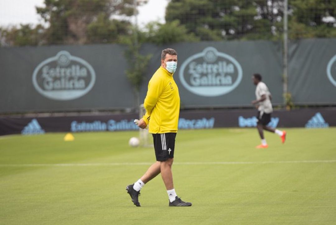El técnico del Celta dirige un entrenamiento en A Madroa El técnico del Celta dirige un entrenamiento en A Madroa