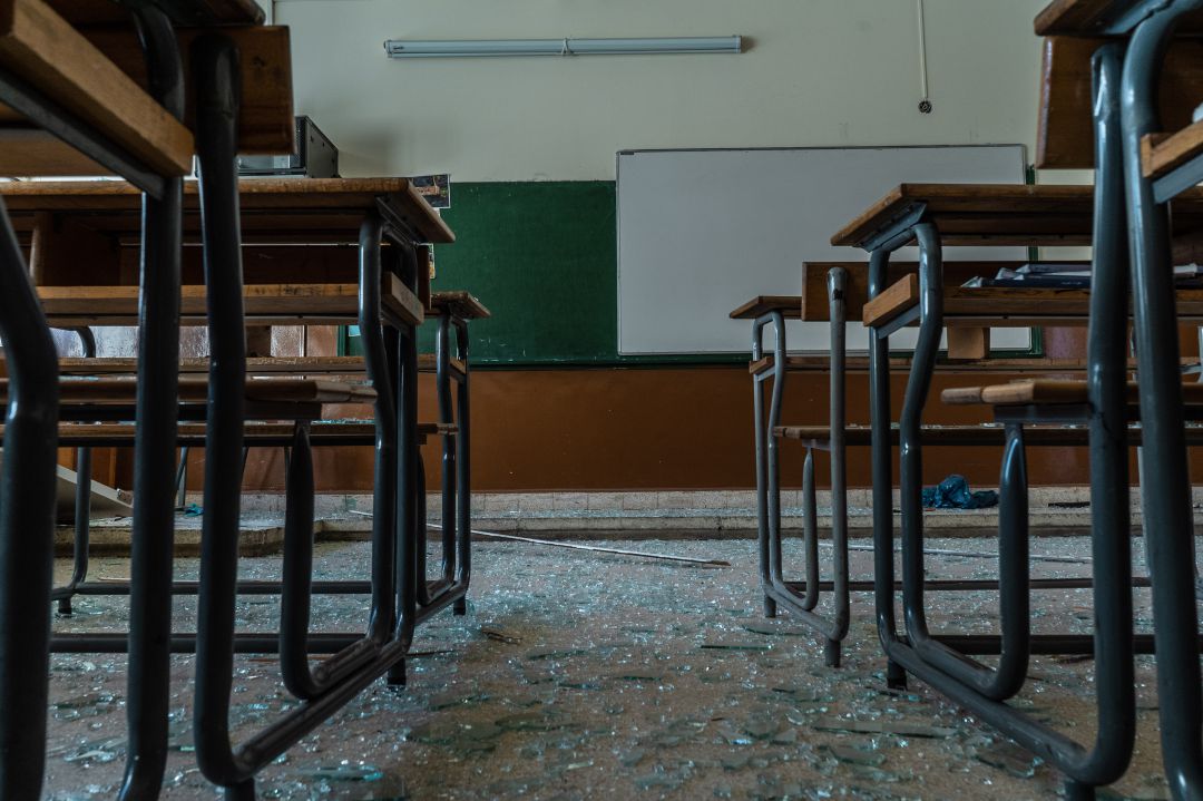 El aula de un colegio de Beirut afectada por la explosión en el puerto El aula de un colegio de Beirut afectada por la explosión en el puerto