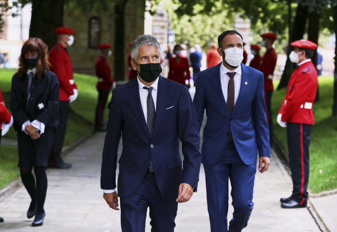 El ministro del Interior, Fernando Grande-Marlaska, llega a la toma de posesión de Iñigo Urkullu como Lehendakari, en Guernica El ministro del Interior, Fernando Grande-Marlaska, llega a la toma de posesión de Iñigo Urkullu como Lehendakari, en Guernica