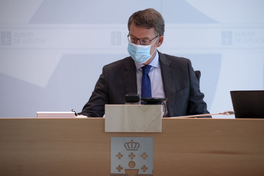 El presidente de la Xunta, Alberto Núñez Feijóo, encabeza la última reunión del Consello en funciones antes de la XI Legislatura que se constituirá el próximo 7 de agosto. El presidente de la Xunta, Alberto Núñez Feijóo, encabeza la última reunión del Consello en funciones antes de la XI Legislatura que se constituirá el próximo 7 de agosto.