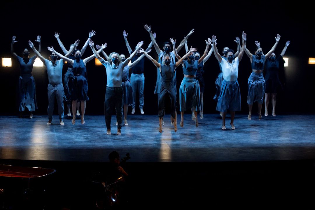 Varios bailarines en una de las actuaciones de la gala de entrega de los XXIII Premios Max de la artes escénicas, celebrada este lunes en el Teatro Cervantes de Málaga. Varios bailarines en una de las actuaciones de la gala de entrega de los XXIII Premios Max de la artes escénicas, celebrada este lunes en el Teatro Cervantes de Málaga.