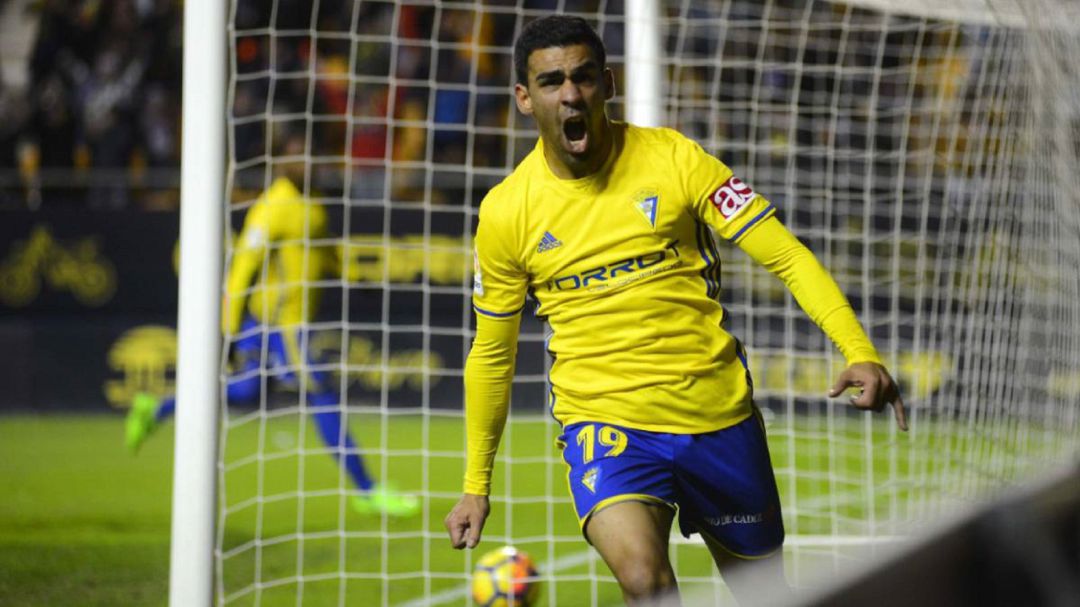 Romera, que será uno de los próximos en salir, celebra uno de los goles anotados con el Cádiz Romera, que será uno de los próximos en salir, celebra uno de los goles anotados con el Cádiz
