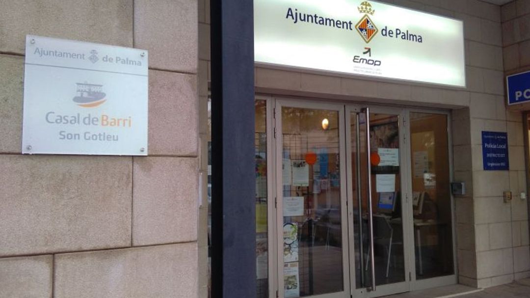 Entrada al casal de barri de Son Gotleu. Entrada al casal de barri de Son Gotleu.