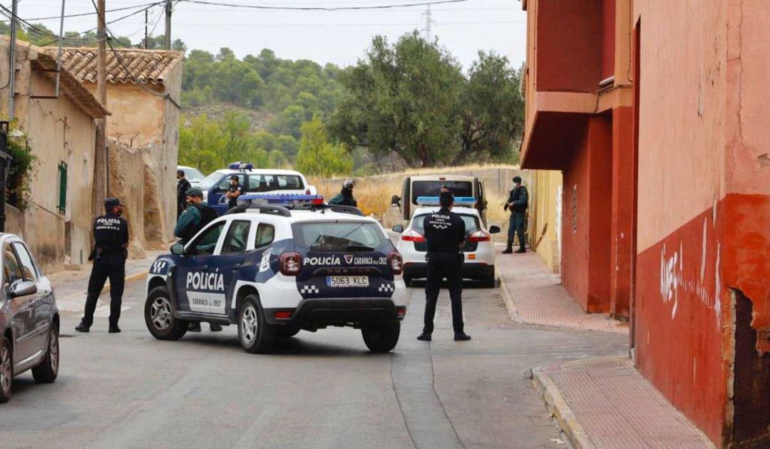 Agentes colaborando en la operación conjunta llevada a cabo en Caravaca por parte de Guardia Civil y Policia Municipal Agentes colaborando en la operación conjunta llevada a cabo en Caravaca por parte de Guardia Civil y Policia Municipal