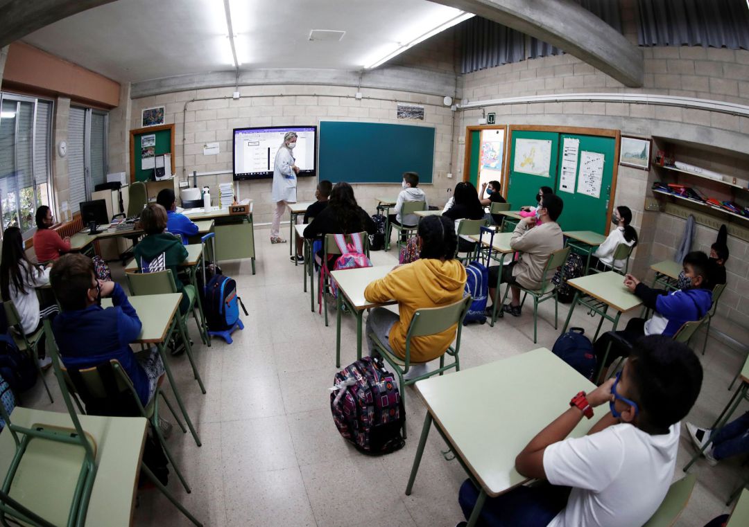 Clase en un colegio público. Clase en un colegio público.
