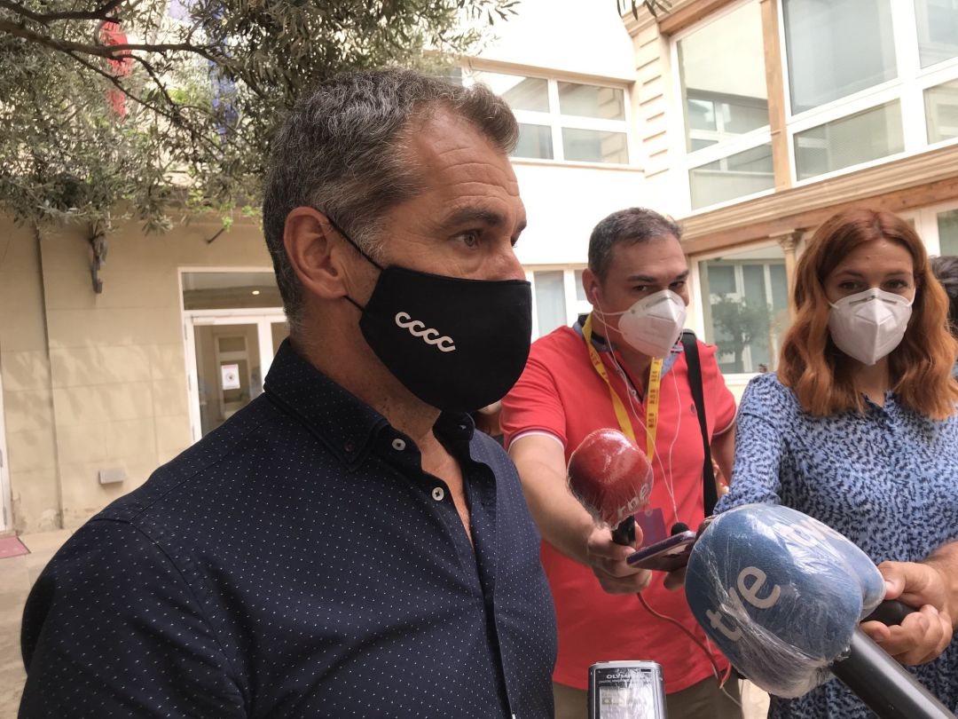 El síndic de Cs en Les Corts Valencianes, Toni Cantó, atiende a los medios de comunicación.
El síndic de Cs en Les Corts Valencianes, Toni Cantó, atiende a los medios de comunicación.