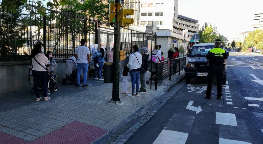 La Policía Local destaca la "normalidad" en el dispositivo especial de la vuelta al colegio en Zaragoza. La Policía Local destaca la "normalidad" en el dispositivo especial de la vuelta al colegio en Zaragoza.