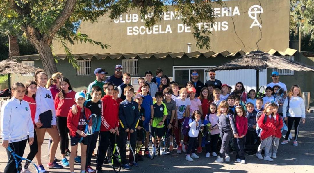 Una escuela para enseñar tenis y educar en valores. Una escuela para enseñar tenis y educar en valores.