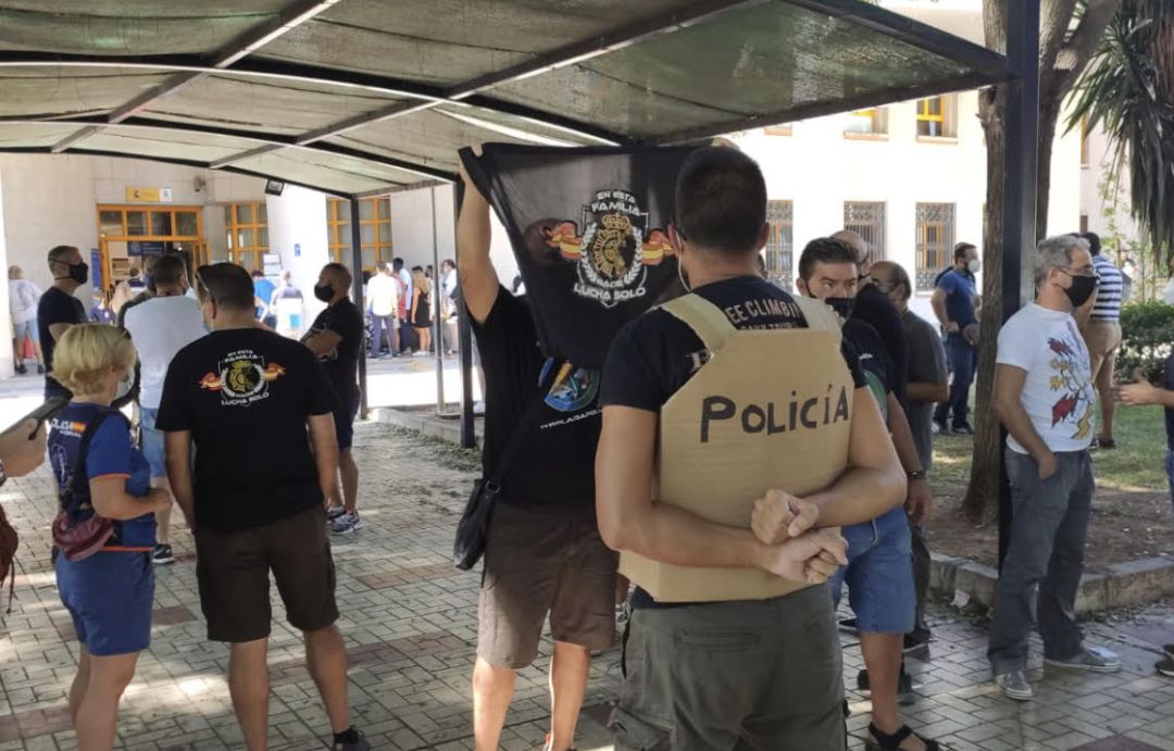 Concentración este lunes de agentes en la comisaría de la Policía Nacional en Málaga Concentración este lunes de agentes en la comisaría de la Policía Nacional en Málaga