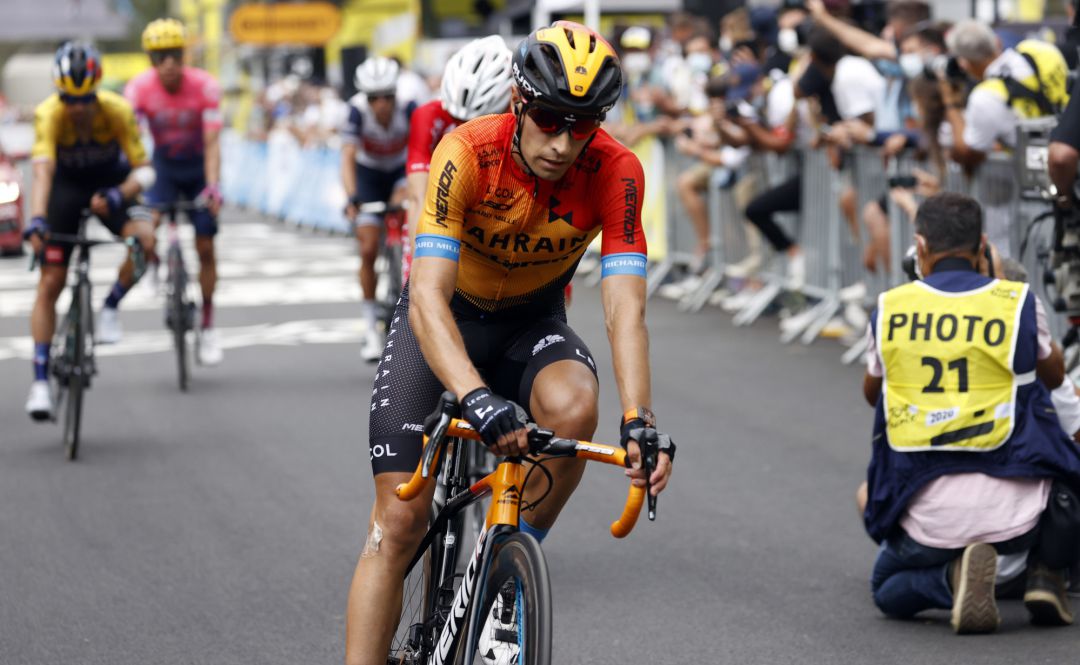 Mikel Landa tras pasar la línea de meta en el Tour. Mikel Landa tras pasar la línea de meta en el Tour.