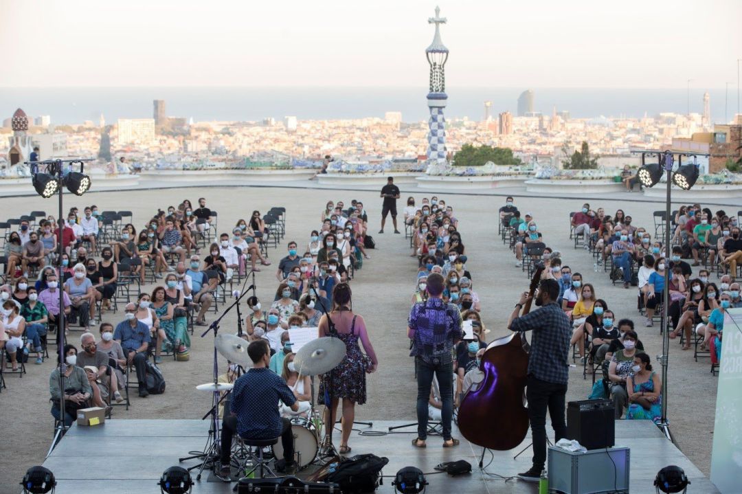 Uno de los conciertos del ciclo Música als Parcs, celebrado en formato reducido para cumplir con las medidas de prevención de contagios de coronavirus. Uno de los conciertos del ciclo Música als Parcs, celebrado en formato reducido para cumplir con las medidas de prevención de contagios de coronavirus.
