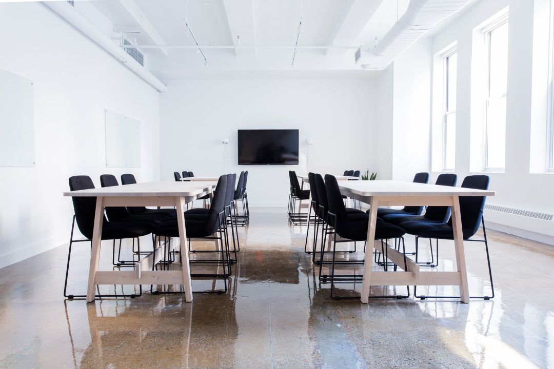 Una sala de conferències Una sala de conferències
