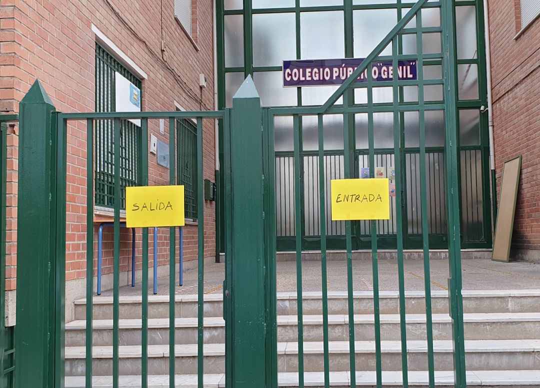 Entradas y salidas del colegio Genil de Granada según el protocolo 'anti-covid' Entradas y salidas del colegio Genil de Granada según el protocolo 'anti-covid'