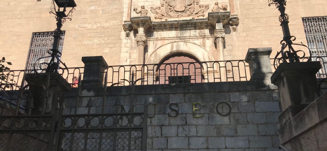 Fachada del Museo Provincial de Jaén. Fachada del Museo Provincial de Jaén.