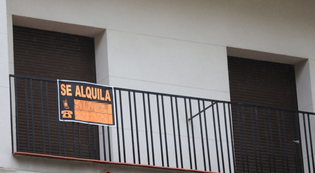 Vivienda con cartel de 'Se alquila'. Vivienda con cartel de 'Se alquila'.