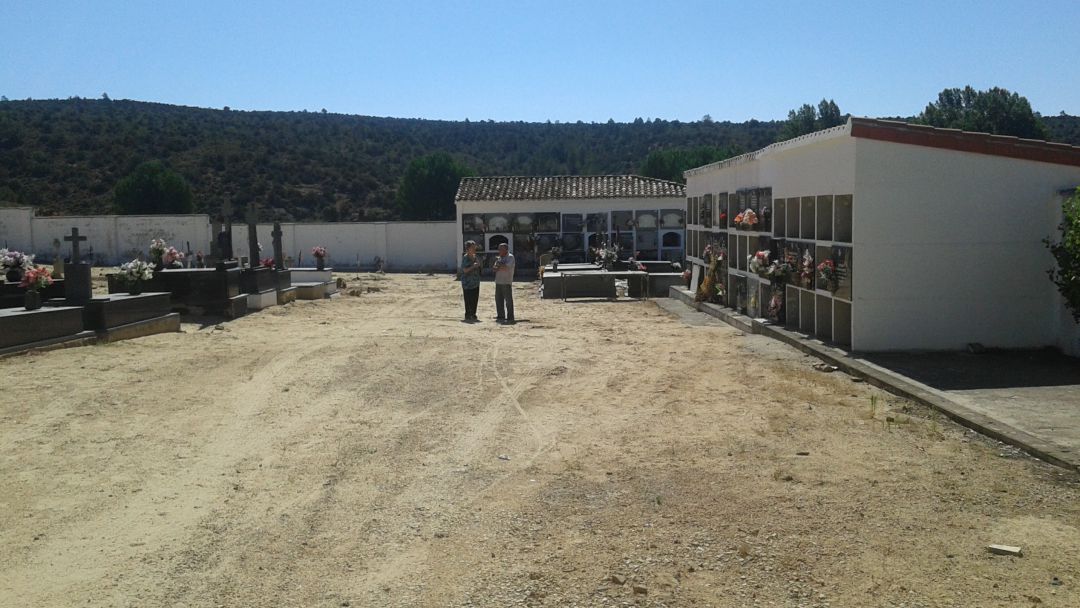 Cementerio de Pajaroncillo (Cuenca) donde se encuentra la fosa común pendiente de exhumar. Cementerio de Pajaroncillo (Cuenca) donde se encuentra la fosa común pendiente de exhumar.