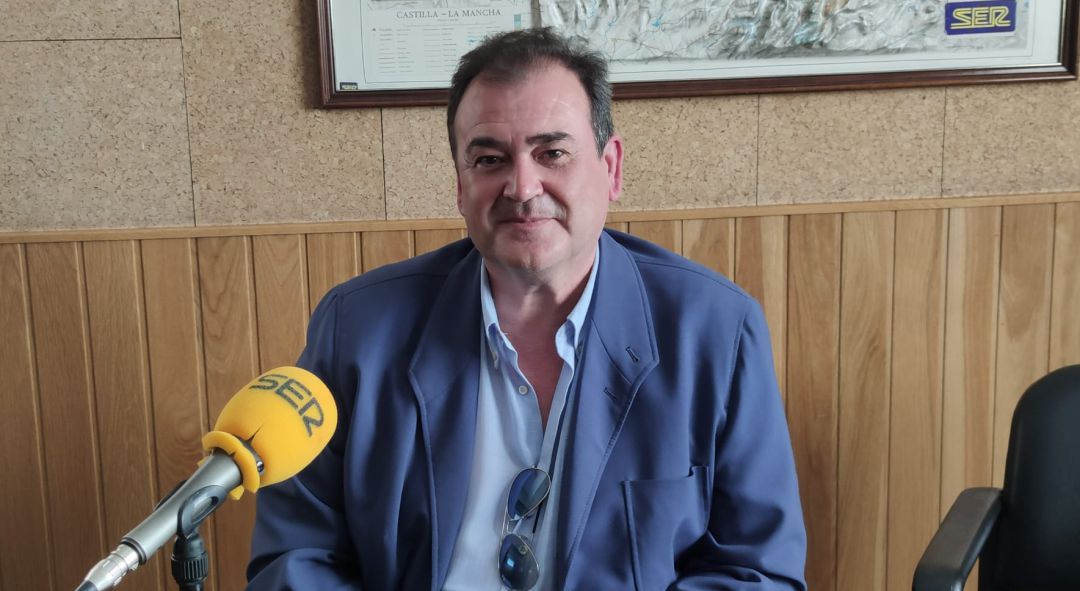 Isidoro Gómez Cavero en los estudios de SER Cuenca Isidoro Gómez Cavero en los estudios de SER Cuenca