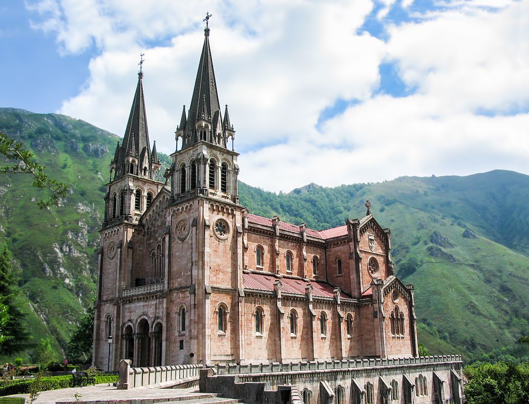 Basílica de Covadonga. Basílica de Covadonga.
