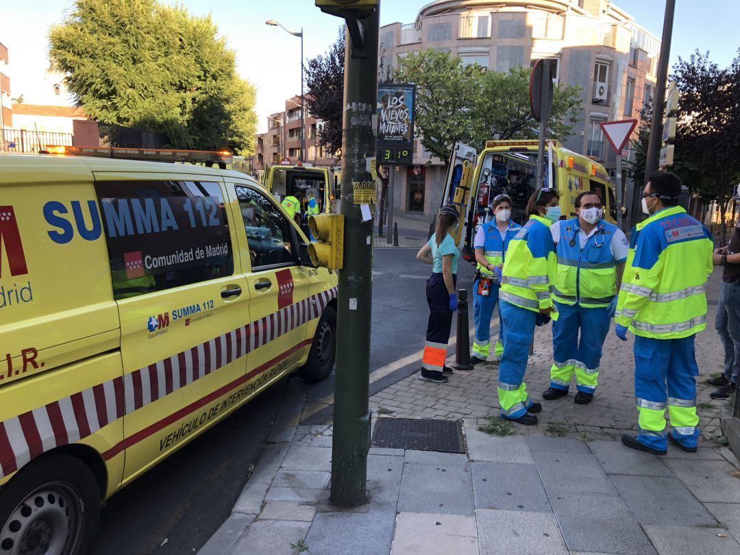 Los servicios de emergencia trataron durante 45 minutos de recuperar al joven tras recibir varias puñaladas. Los servicios de emergencia trataron durante 45 minutos de recuperar al joven tras recibir varias puñaladas.