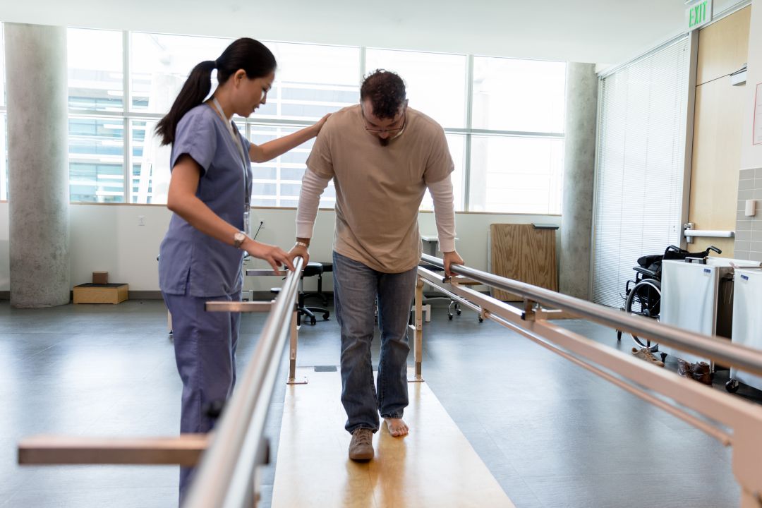 Fisio en una sesión de recuperación Fisio en una sesión de recuperación