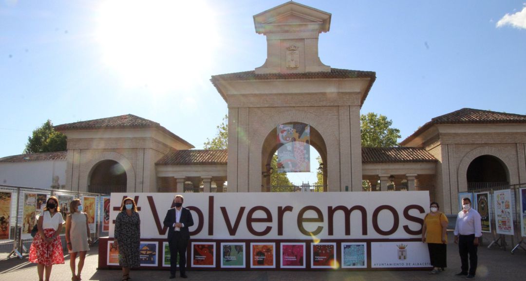 Inauguración de la exposición Carteles de nuestra feria, en Albacete
Inauguración de la exposición Carteles de nuestra feria, en Albacete