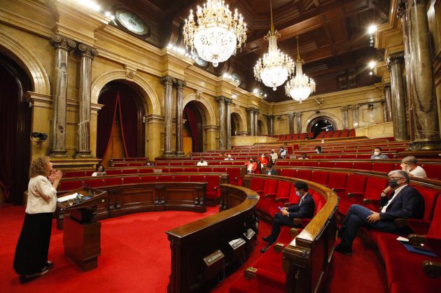 La conseller de Justicia, Ester Capella, durante su intervención en el debate de la proposición de ley de contención de rentas de alquiler de viviendas. La conseller de Justicia, Ester Capella, durante su intervención en el debate de la proposición de ley de contención de rentas de alquiler de viviendas.