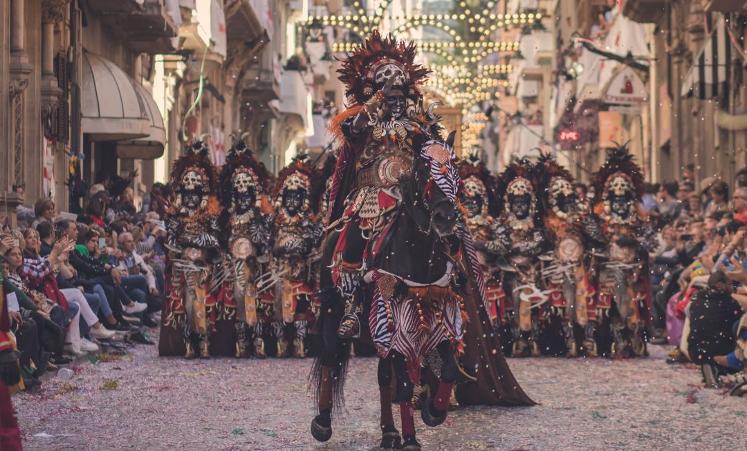 El Ayuntamiento apoya la propuesta de alargar a cuatro jornadas las próximas Fiestas de Moros y Cristianos. El Ayuntamiento apoya la propuesta de alargar a cuatro jornadas las próximas Fiestas de Moros y Cristianos.