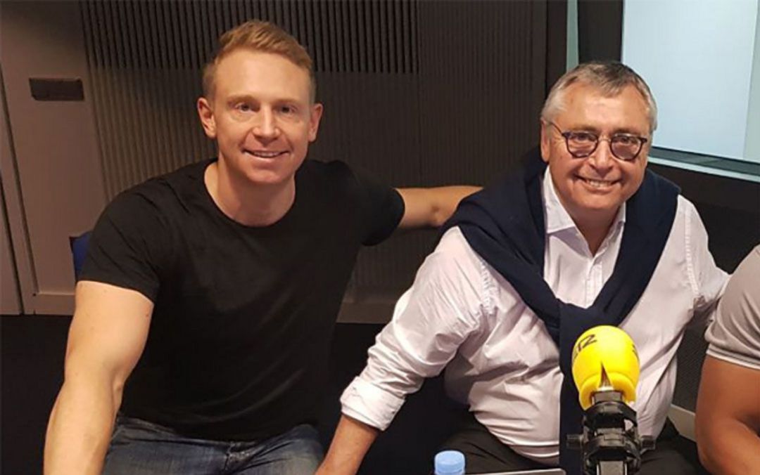 Liam Robinson junto con su padre, Michael, en los estudios de la Cadena SER Liam Robinson junto con su padre, Michael, en los estudios de la Cadena SER