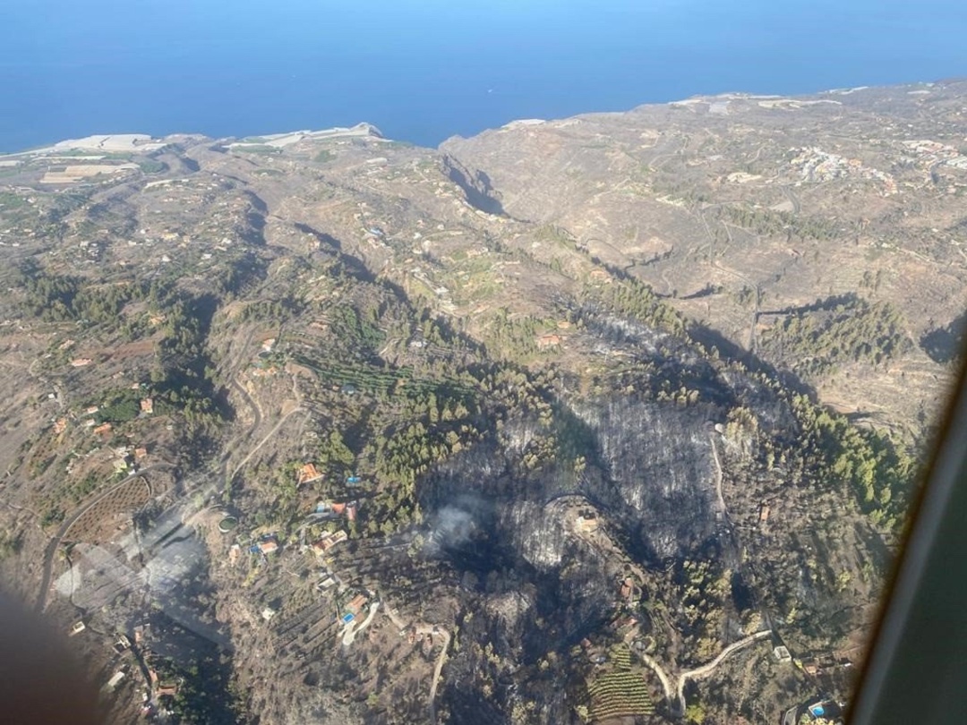 Imagen aérea del incendio de Tijarafe que ha quemado treinta hectáreas en la isla de La Palma Imagen aérea del incendio de Tijarafe que ha quemado treinta hectáreas en la isla de La Palma