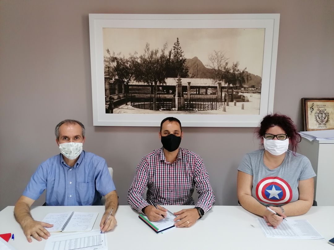 El alcalde, José Ramiro (c) con la concejala de Hacienda, Raquel López y el concejal delegadao de SINMA, Francesc Giner. El alcalde, José Ramiro (c) con la concejala de Hacienda, Raquel López y el concejal delegadao de SINMA, Francesc Giner.