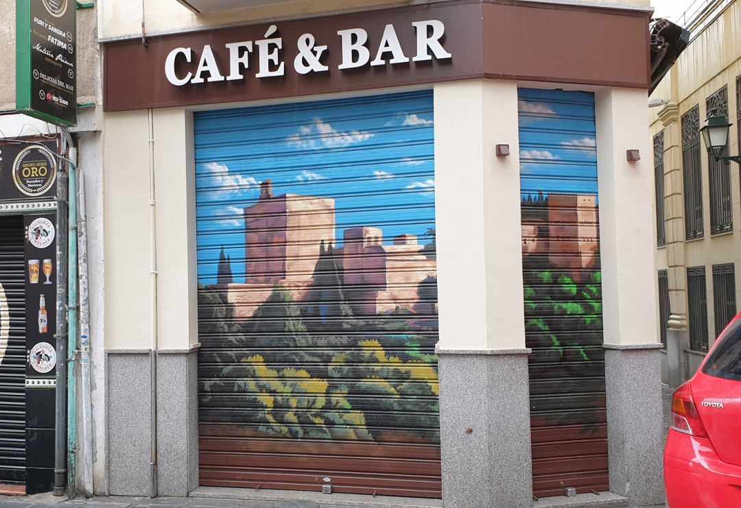 Bar en Granada cerrado desde el comienzo de la pandemia Bar en Granada cerrado desde el comienzo de la pandemia