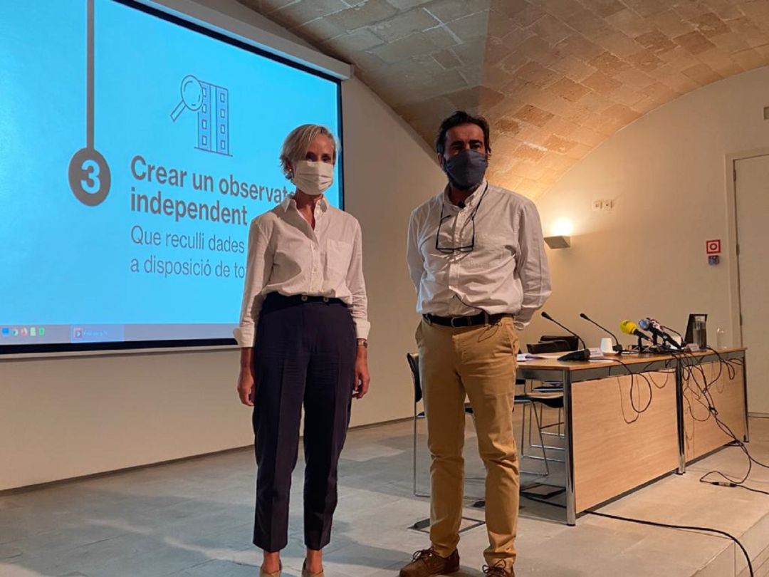 La decana del COAIB, Marta Vall·llossera, y el presidente de la Demarcación de Mallorca, Ignacio Salas, presentan el Observatorio COAIB La decana del COAIB, Marta Vall·llossera, y el presidente de la Demarcación de Mallorca, Ignacio Salas, presentan el Observatorio COAIB