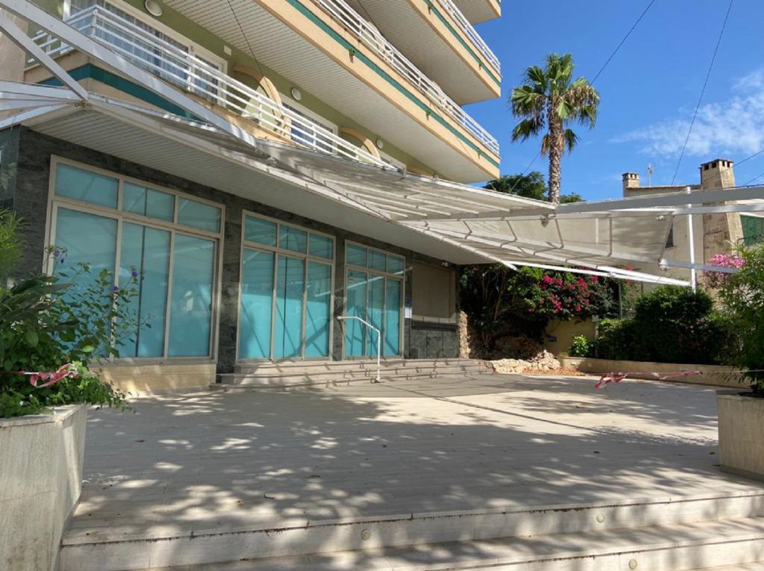Un hotel de Palmanova cerrado en pleno verano Un hotel de Palmanova cerrado en pleno verano