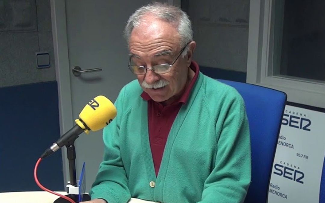 Ramón Orfila en los estudios de Radio Menorca Ramón Orfila en los estudios de Radio Menorca