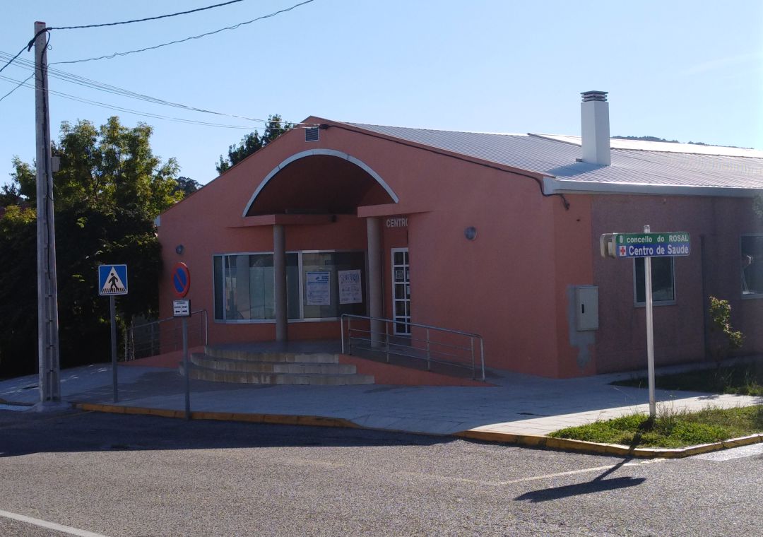 Entrada principal del centro de Salud de O Rosal. Entrada principal del centro de Salud de O Rosal.