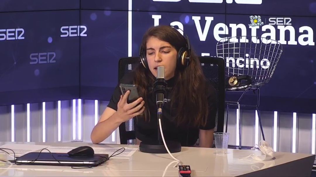 Sara Socas vuelve con sus raps 'A favor de...' en 'Todo Por La Radio' que en esta ocasión dedica a Luis Bárcenas Sara Socas vuelve con sus raps 'A favor de...' en 'Todo Por La Radio' que en esta ocasión dedica a Luis Bárcenas
