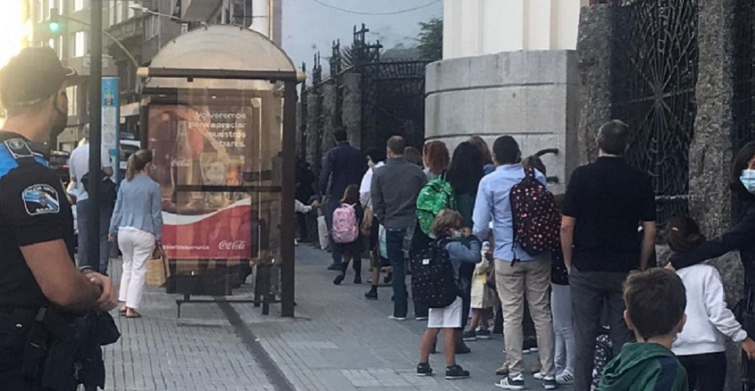 Colas en el inicio de las clases en A Coruña Colas en el inicio de las clases en A Coruña
