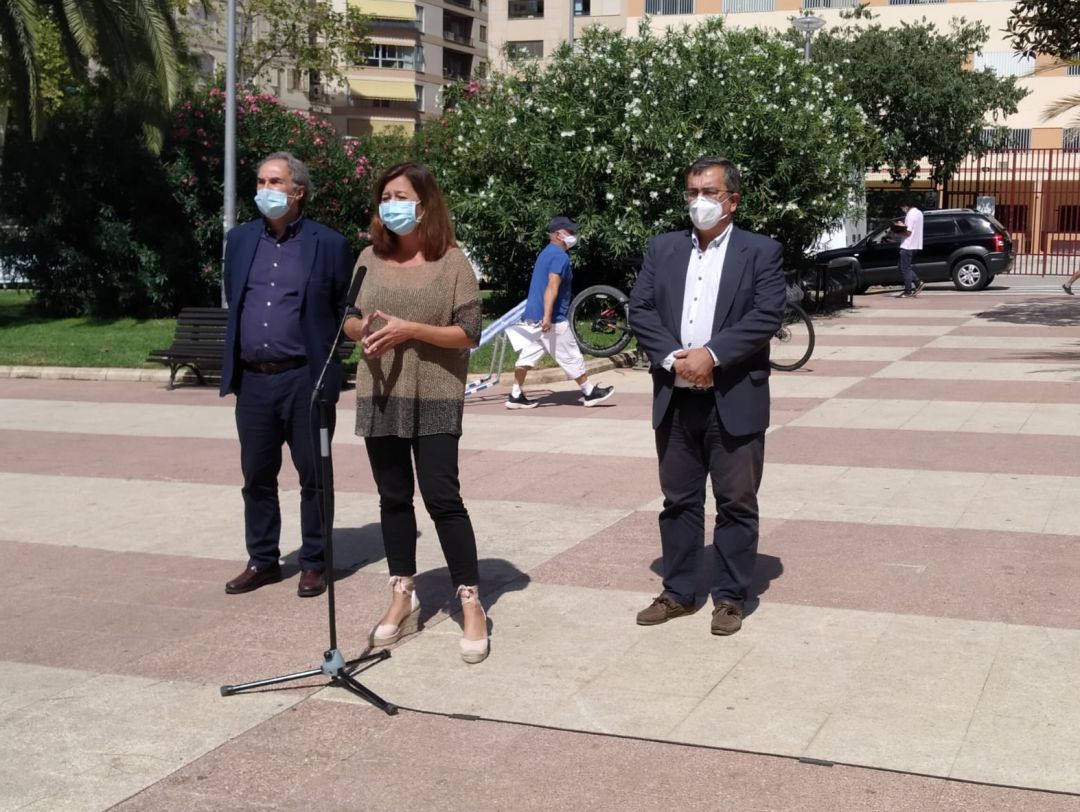 La presidenta del Govern, Francina Armengol, en declaraciones a los medios sobre la vuelta al cole. La presidenta del Govern, Francina Armengol, en declaraciones a los medios sobre la vuelta al cole.