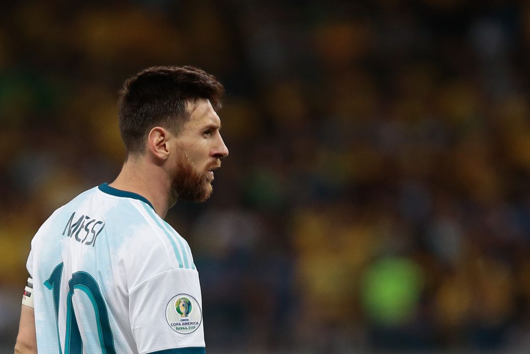 Messi, durante un partido contra Brasil. Messi, durante un partido contra Brasil.
