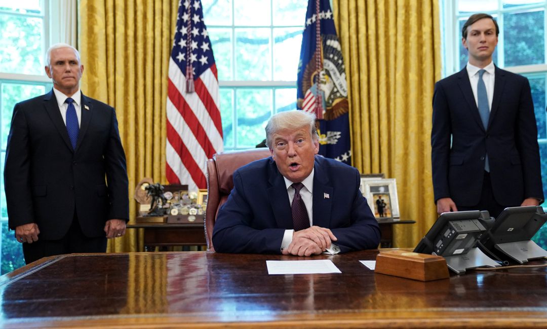 El presidente de Estados Unidos, Donald Trump, comunica el anuncio de Bahréin sobre el acuerdo firmado con Israel para retomar las relaciones diplomáticas. El presidente de Estados Unidos, Donald Trump, comunica el anuncio de Bahréin sobre el acuerdo firmado con Israel para retomar las relaciones diplomáticas.