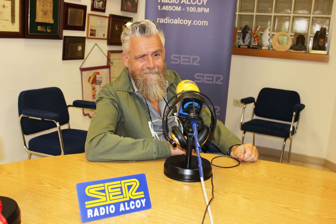 José Miguel Piñero en los estudios de Radio Alcoy José Miguel Piñero en los estudios de Radio Alcoy