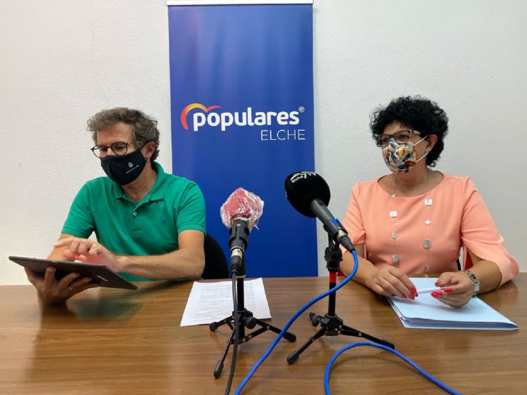 Manuela Mora y Javier García Manuela Mora y Javier García