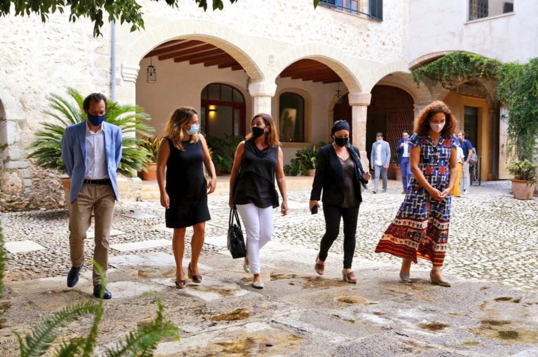 Reunión en la finca de Raixa. Reunión en la finca de Raixa.