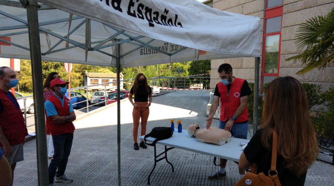 Clase de primeros auxilios impartida por la Cruz Roja Clase de primeros auxilios impartida por la Cruz Roja