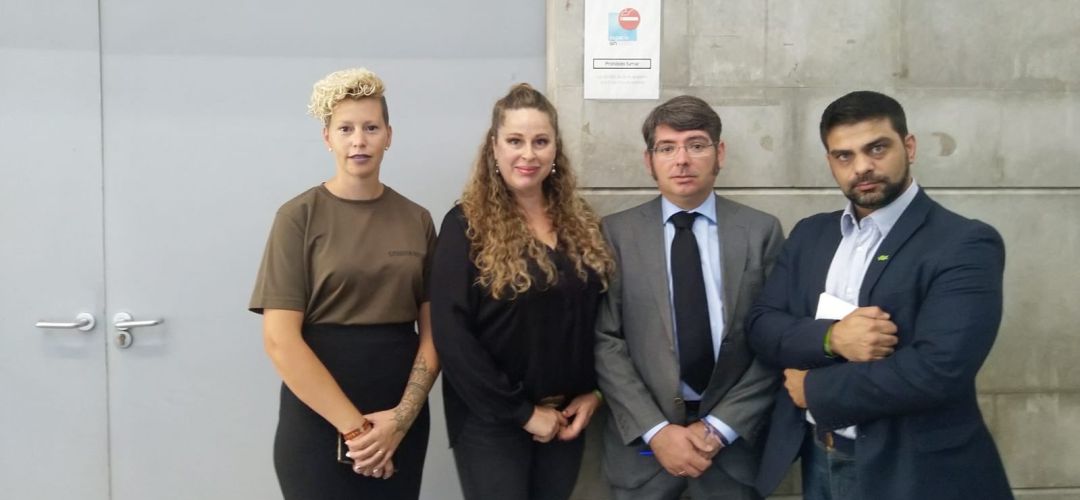 Álvarez, segunda por la izquierda, pasará a ser concejala no adscrita Álvarez, segunda por la izquierda, pasará a ser concejala no adscrita