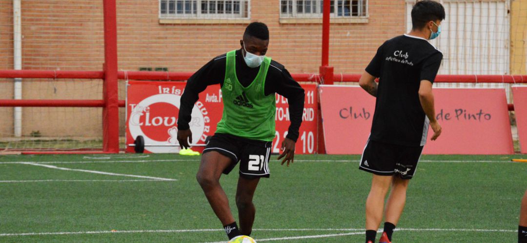El club de fútbol del municipio, uno de los decanos del balompié madrileño, presentó la denuncia contra el Ayuntamiento por el uso del campo El club de fútbol del municipio, uno de los decanos del balompié madrileño, presentó la denuncia contra el Ayuntamiento por el uso del campo