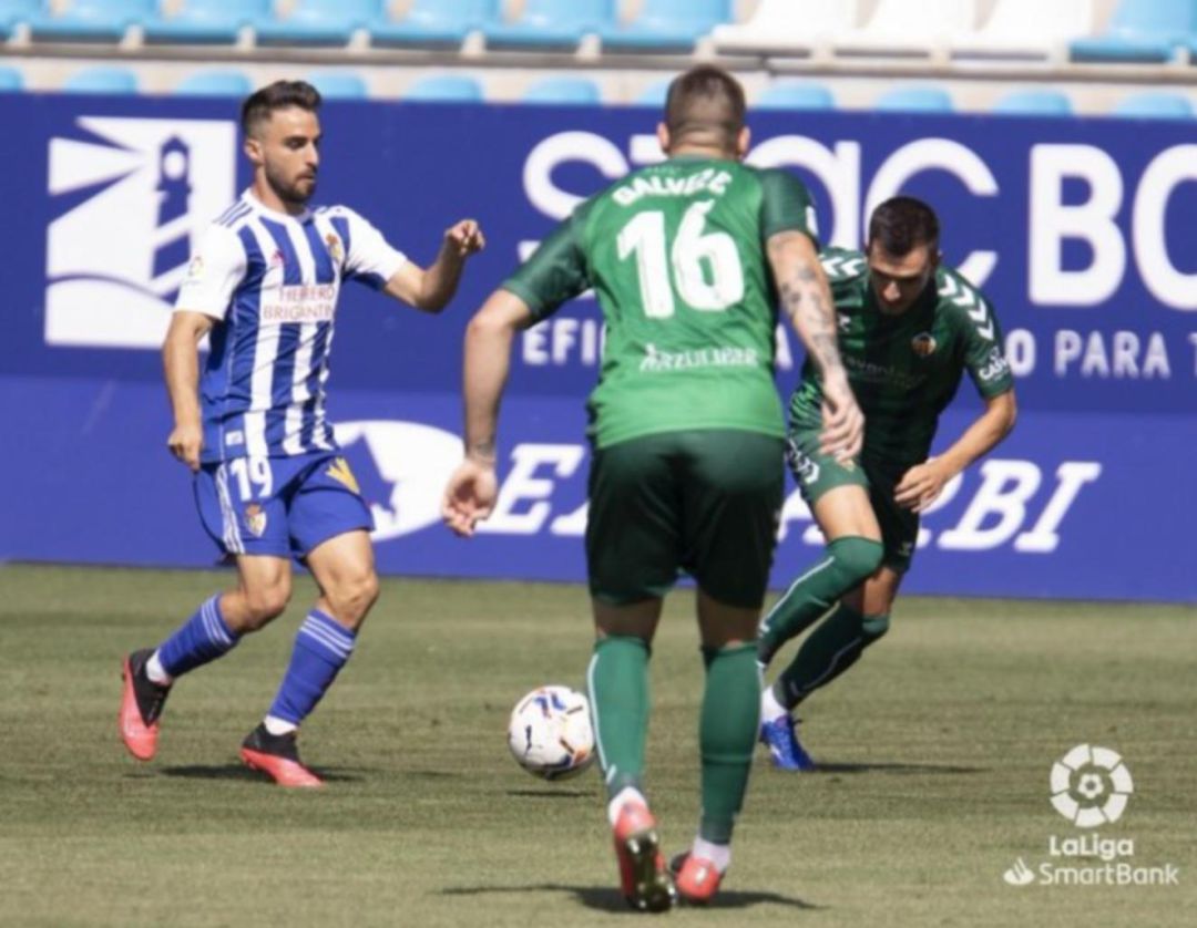 Derrota de la Ponferradina en el Toralín ante el Castyellón que se llevó la victoria en el último minuto del descuento Derrota de la Ponferradina en el Toralín ante el Castyellón que se llevó la victoria en el último minuto del descuento