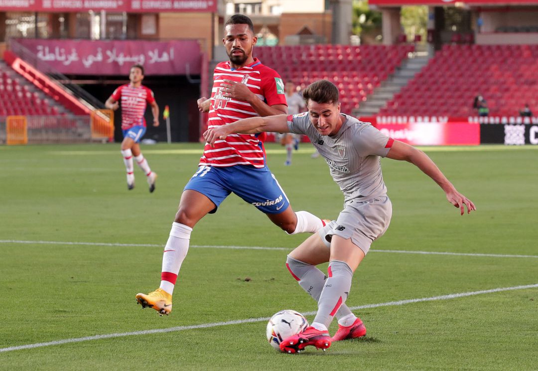 Jon Morcillo of Athletic Bilbao shoots during the La Liga Santader match between Granada CF and Athletic Club at Estadio Nuevo Los Carmenes on September 12, 2020 in Granada, Spain Jon Morcillo of Athletic Bilbao shoots during the La Liga Santader match between Granada CF and Athletic Club at Estadio Nuevo Los Carmenes on September 12, 2020 in Granada, Spain
