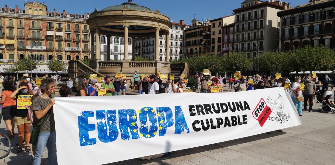 Concentración en Pamplona para exigir la reubicación de los migrantes afectados por el incendio del campo de refugiados de Moria Concentración en Pamplona para exigir la reubicación de los migrantes afectados por el incendio del campo de refugiados de Moria