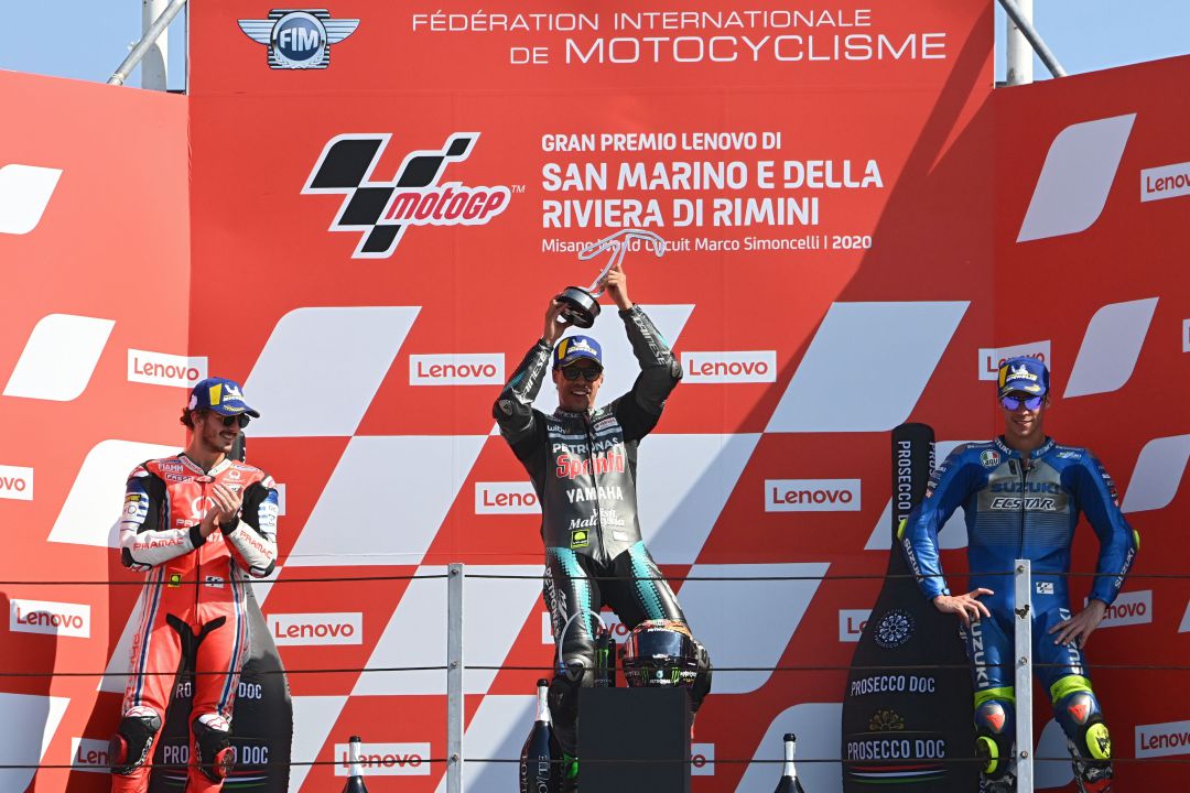 El piloto de Moto GP, Franco Morbidelli, celebrando la victoria en el GP de San Marino. El piloto de Moto GP, Franco Morbidelli, celebrando la victoria en el GP de San Marino.